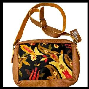 Crossbody TAN LEATHER canvas TAPESTRY dark BIG FLOWERS PURSE 11x9” Black Beige